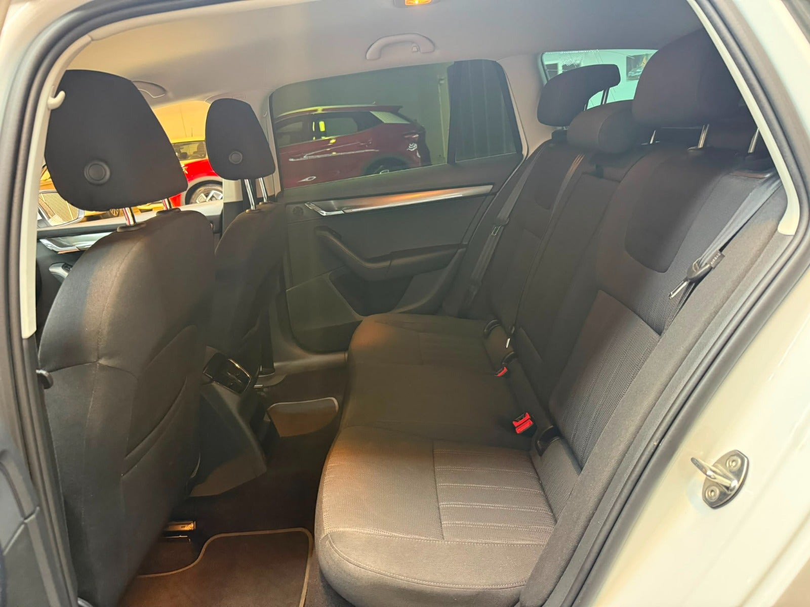 Hvid Skoda Octavia fra 2019
