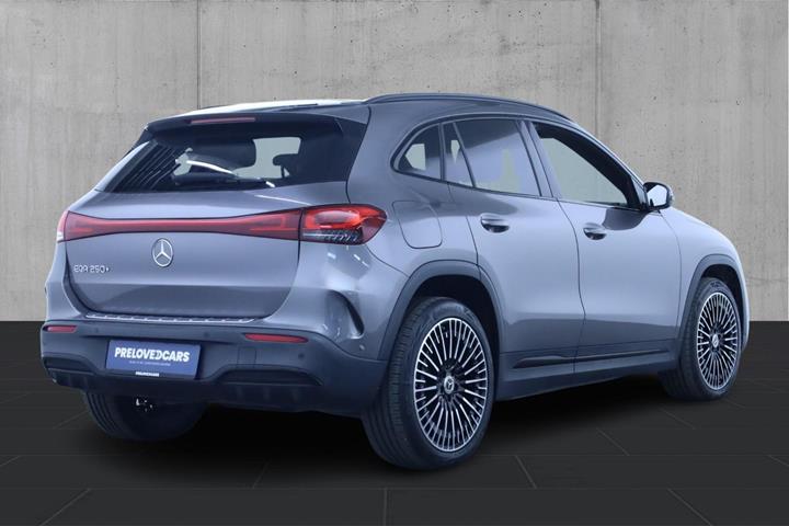 Grå Mercedes EQA250+ fra 2023