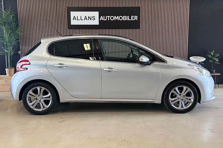 Grå Peugeot 208 fra 2014