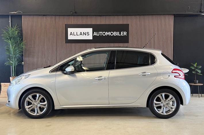 Grå Peugeot 208 fra 2014