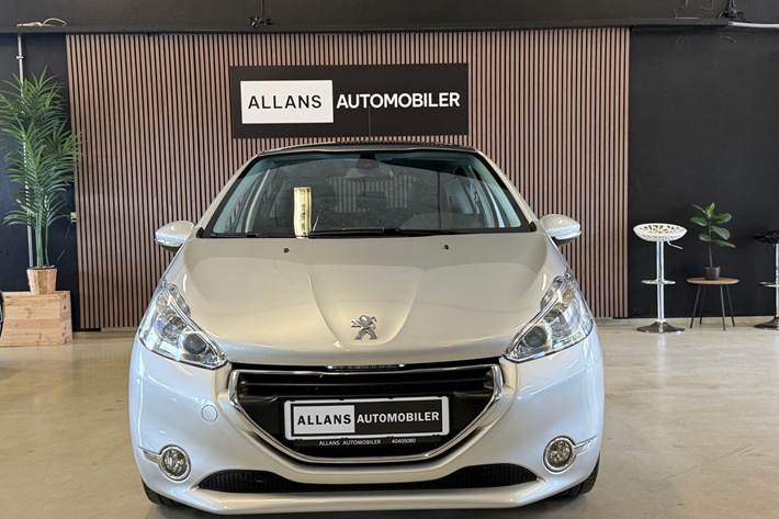 Grå Peugeot 208 fra 2014