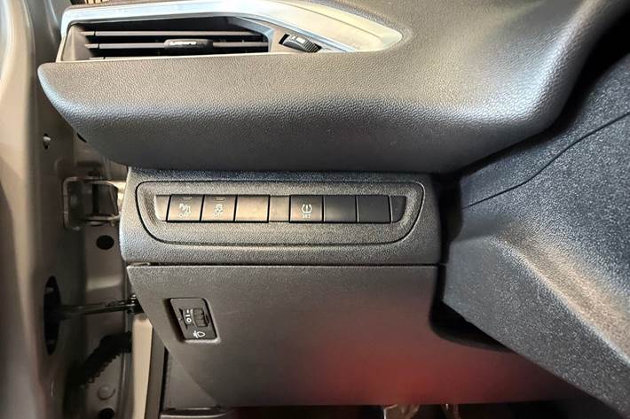 Grå Peugeot 208 fra 2014