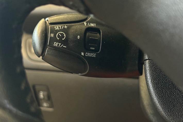 Grå Peugeot 208 fra 2014