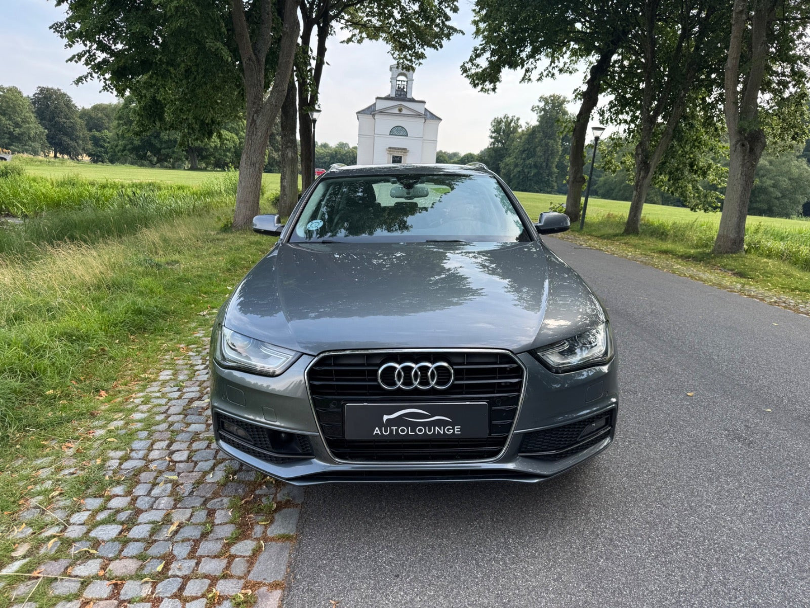 Grå Audi A4 fra 2015
