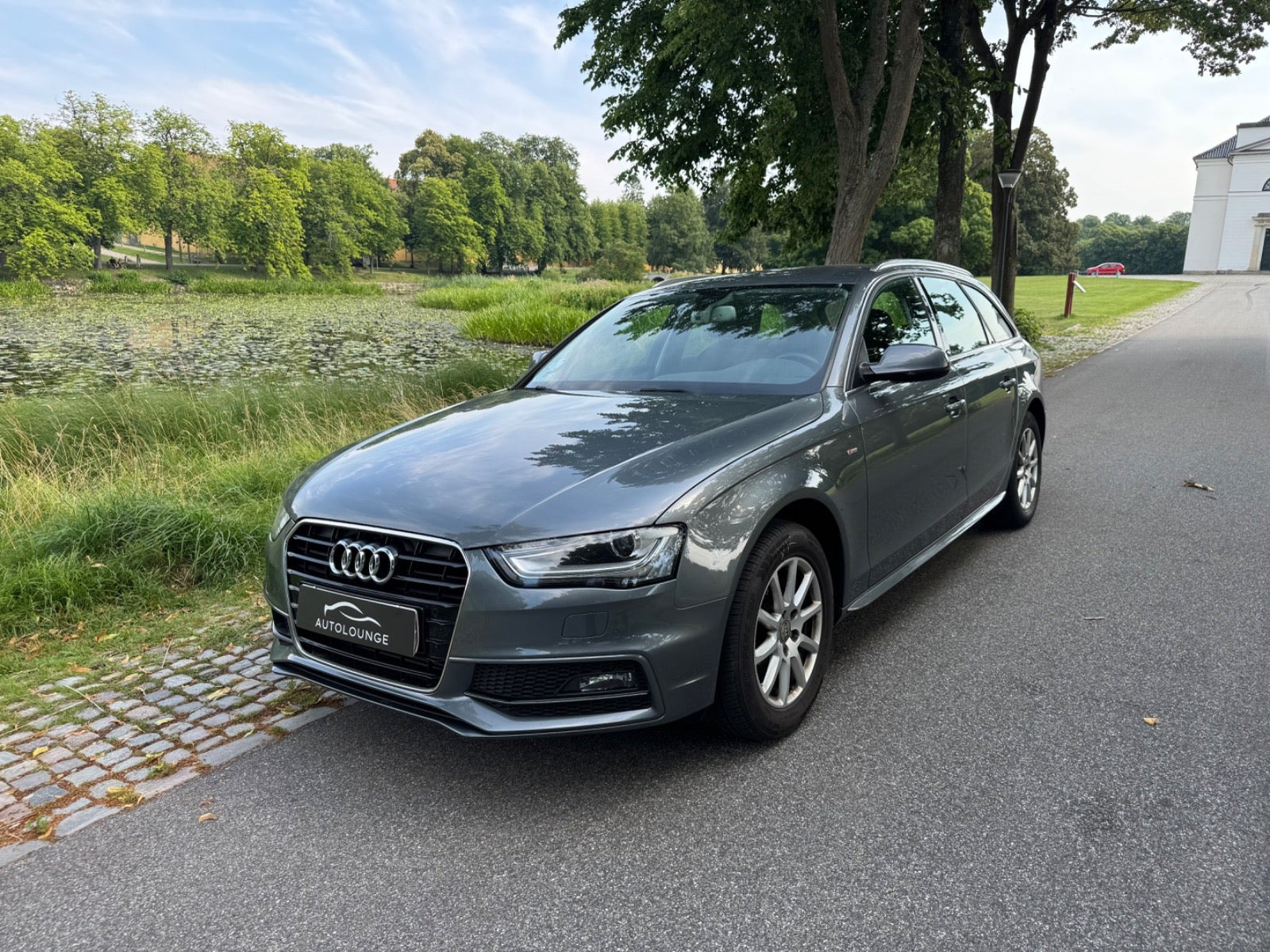 Grå Audi A4 fra 2015