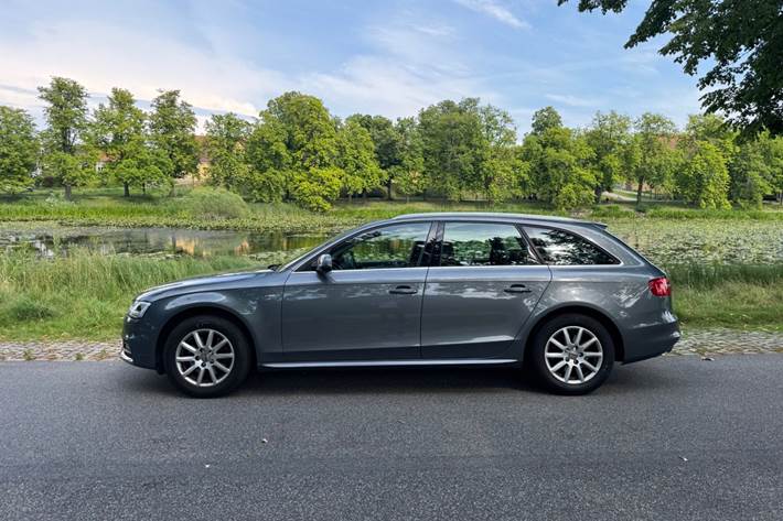 Grå Audi A4 fra 2015
