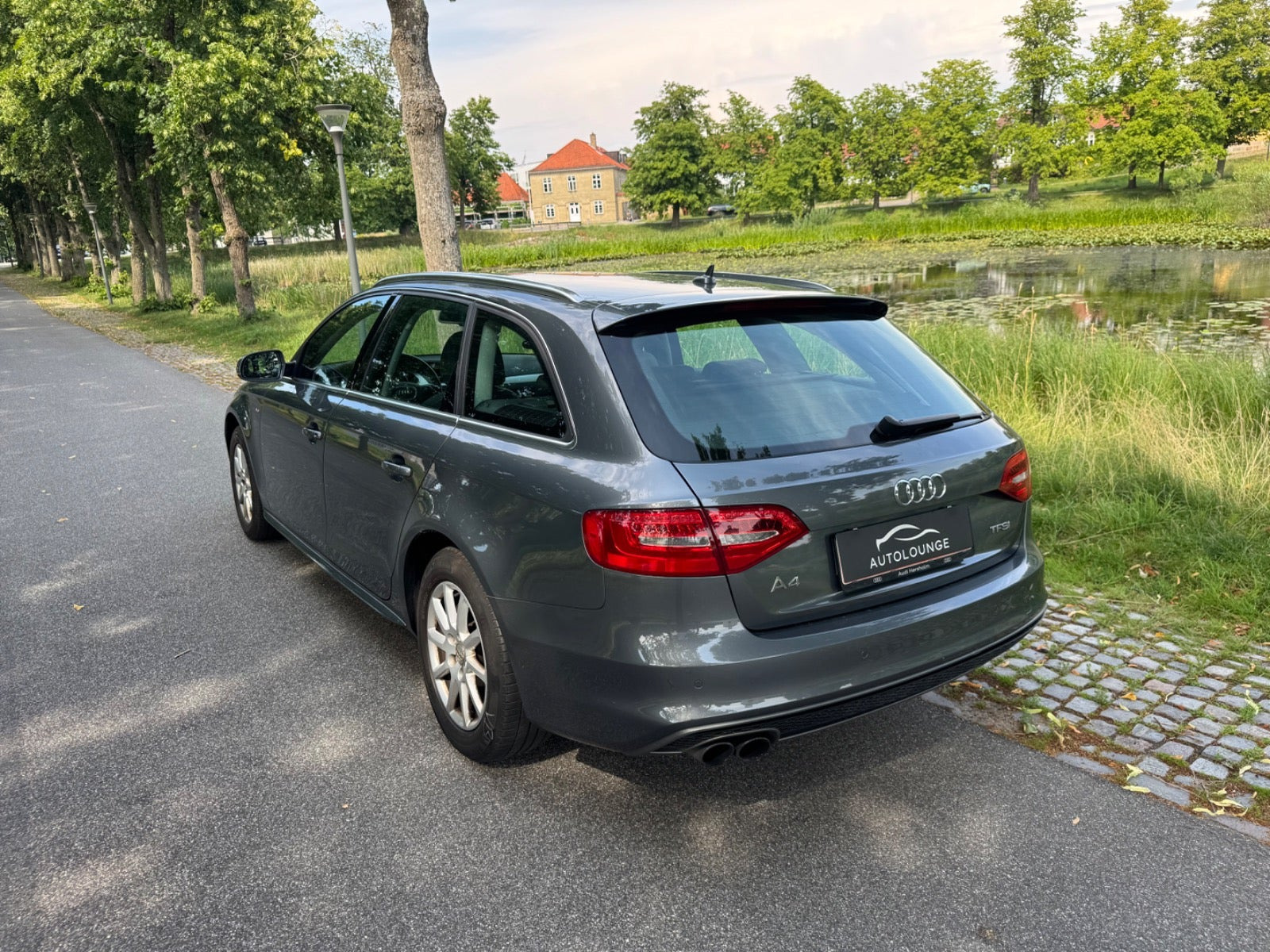 Grå Audi A4 fra 2015