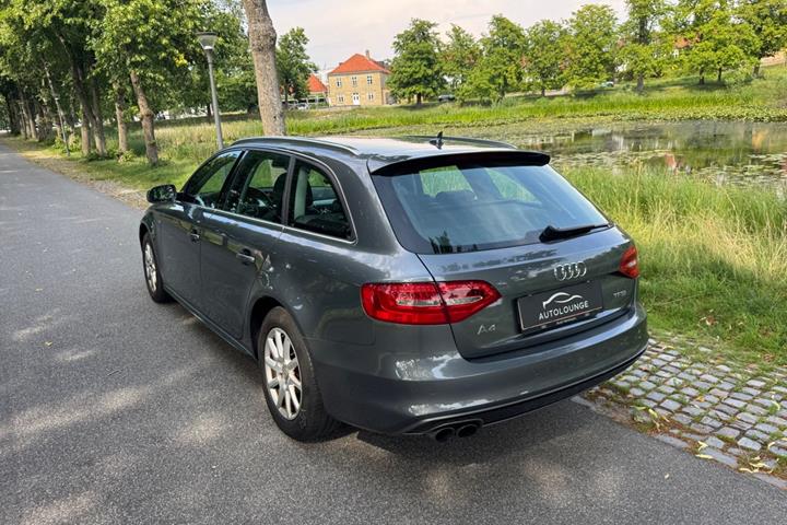 Grå Audi A4 fra 2015