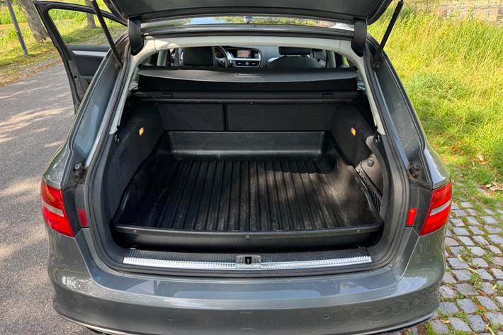 Grå Audi A4 fra 2015