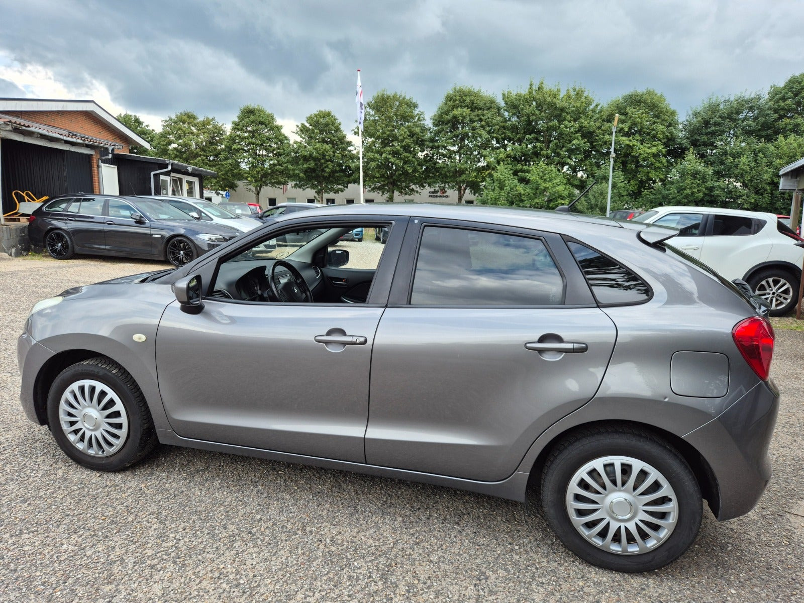 Grøn Suzuki Baleno fra 2016