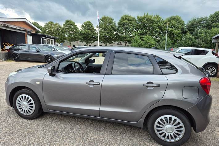 Grøn Suzuki Baleno fra 2016