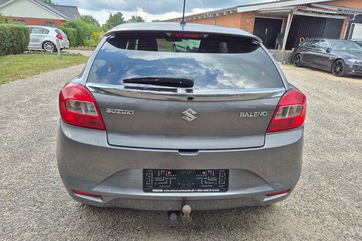 Grøn Suzuki Baleno fra 2016