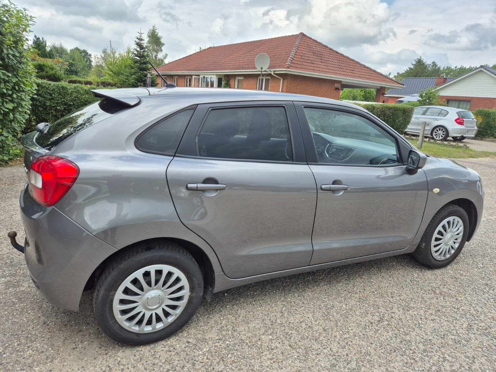 Grøn Suzuki Baleno fra 2016