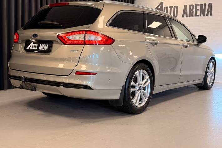 Orange Ford Mondeo fra 2015