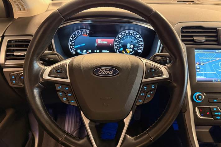 Orange Ford Mondeo fra 2015