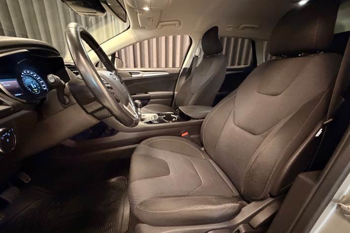 Orange Ford Mondeo fra 2015