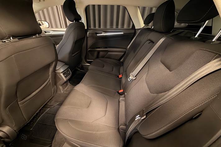 Orange Ford Mondeo fra 2015