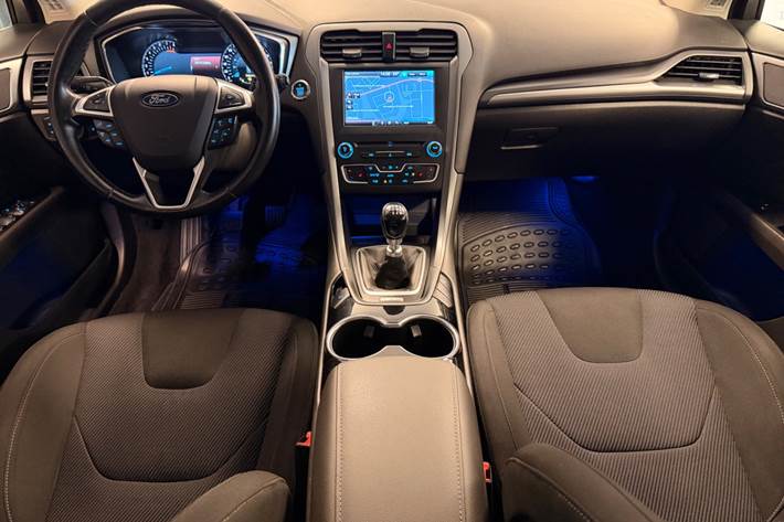 Orange Ford Mondeo fra 2015