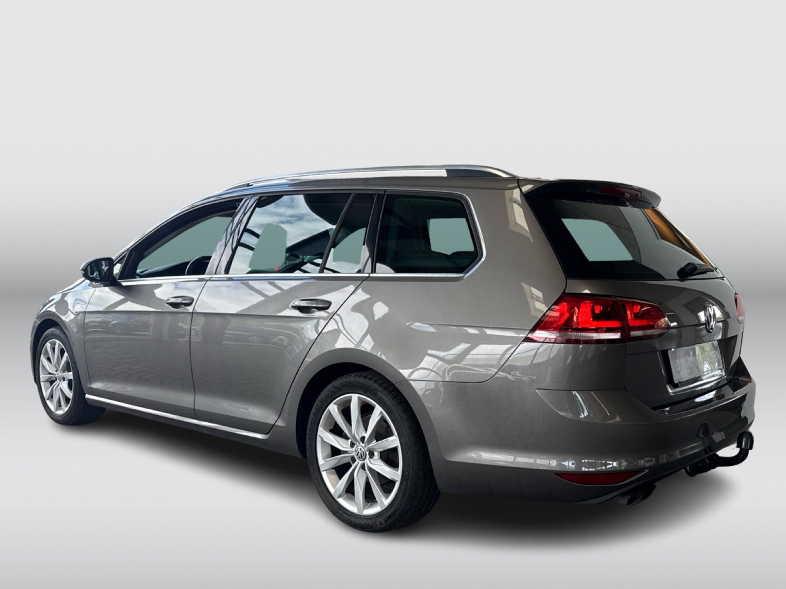 Grå VW Golf VII fra 2014