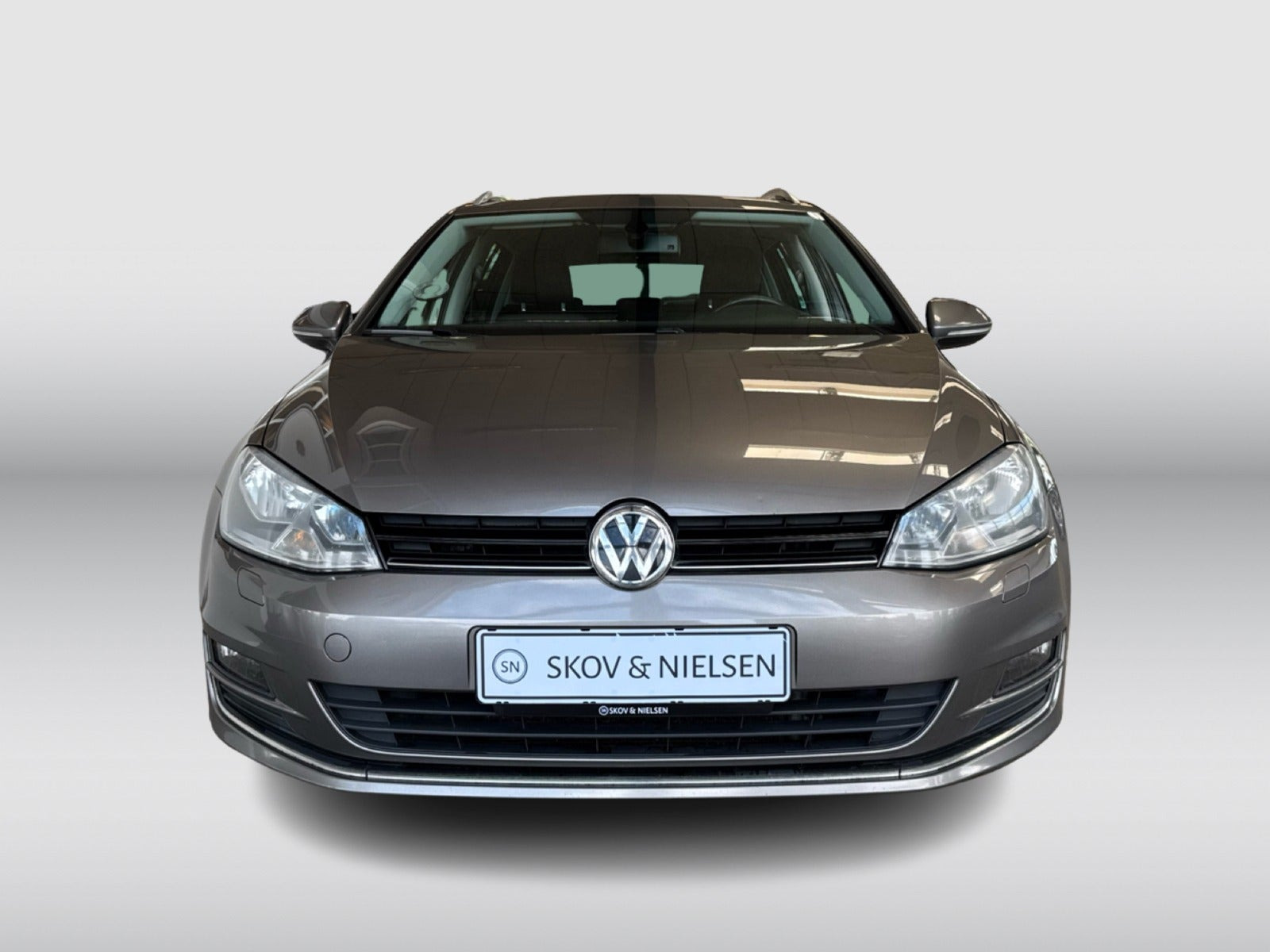 Grå VW Golf VII fra 2014
