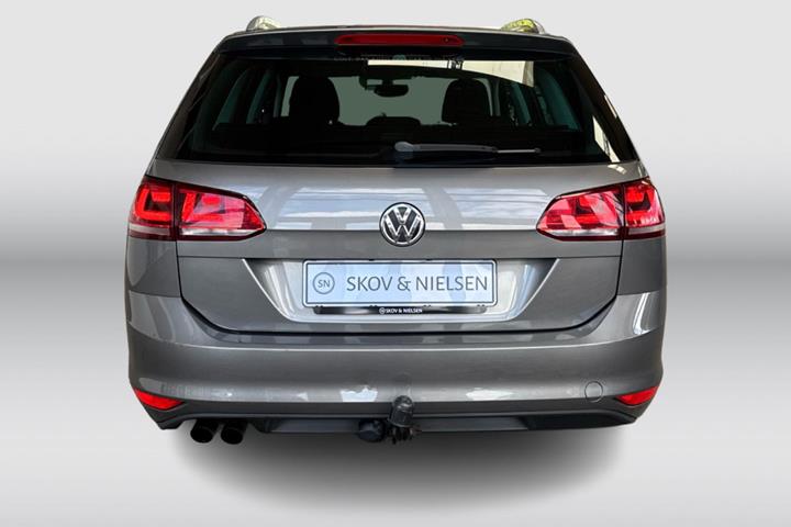 Grå VW Golf VII fra 2014