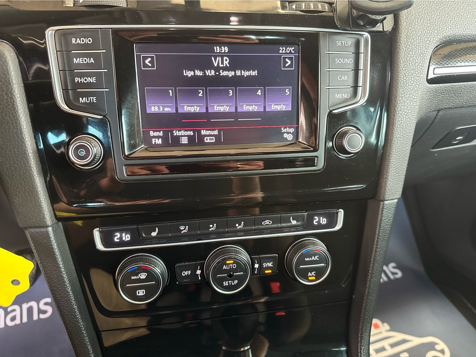 Grå VW Golf VII fra 2014