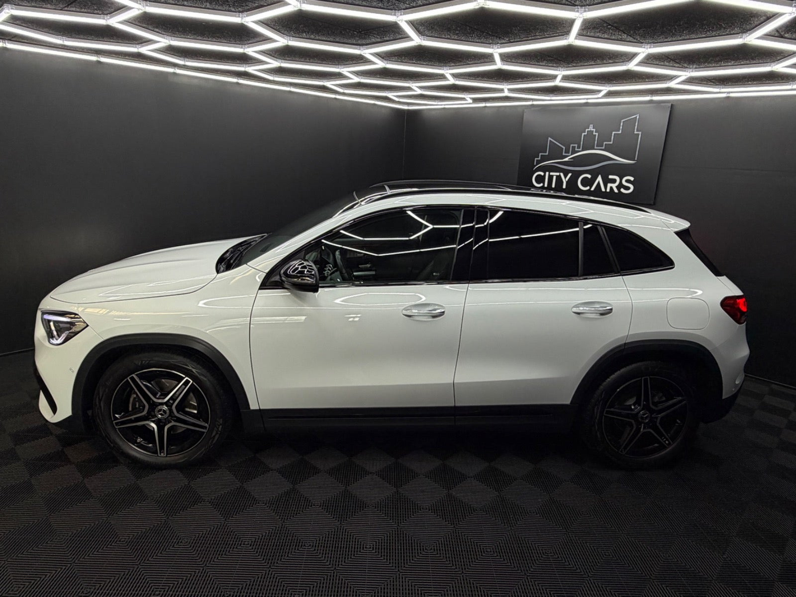 Hvid Mercedes GLA200 d fra 2021