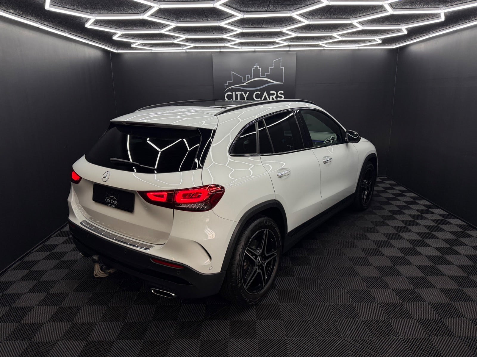 Hvid Mercedes GLA200 d fra 2021