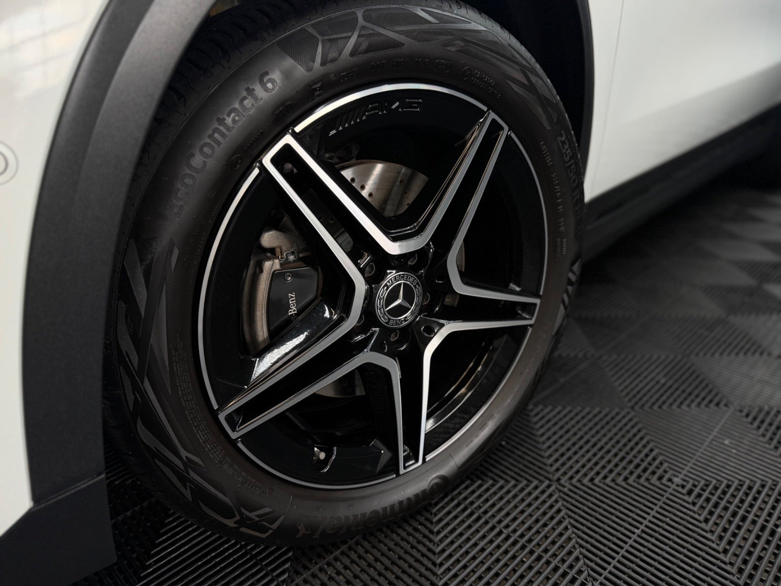 Hvid Mercedes GLA200 d fra 2021