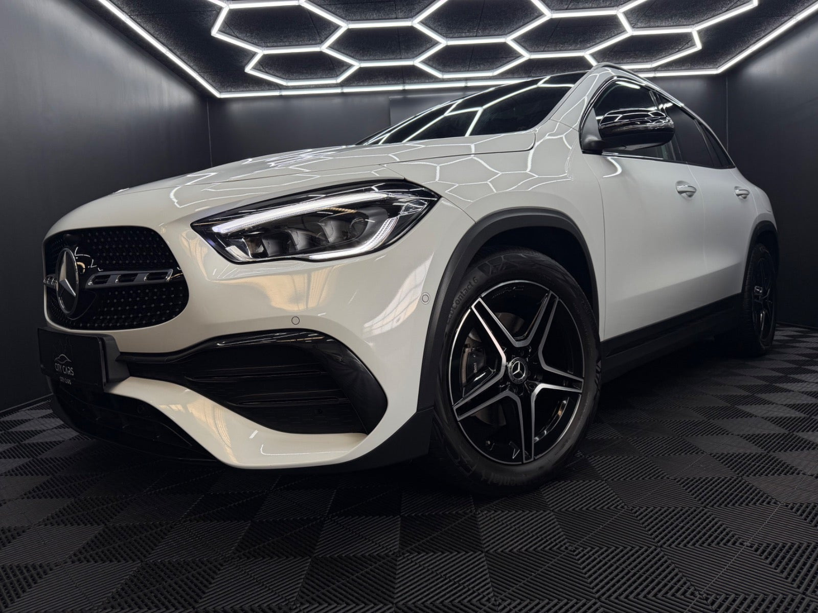 Hvid Mercedes GLA200 d fra 2021