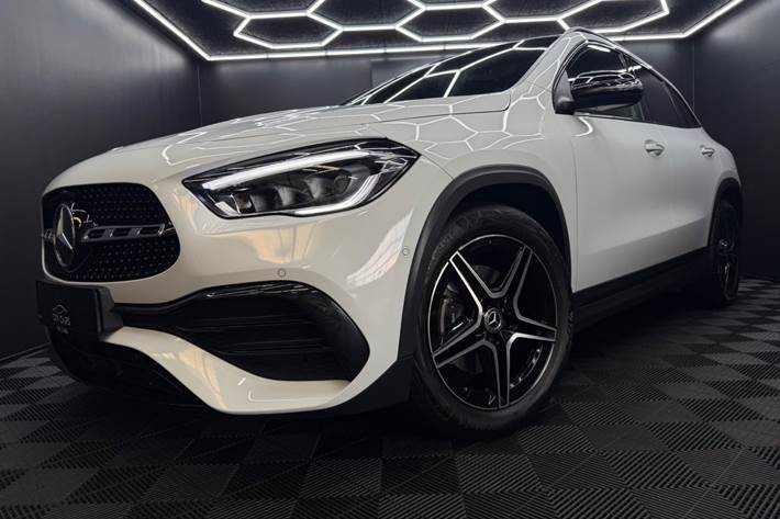 Hvid Mercedes GLA200 d fra 2021