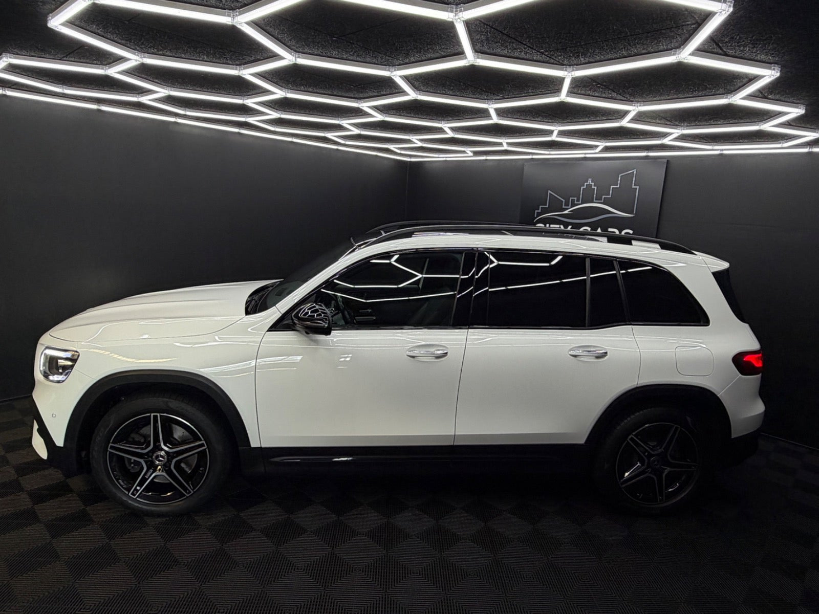 Hvid Mercedes GLB250 fra 2020