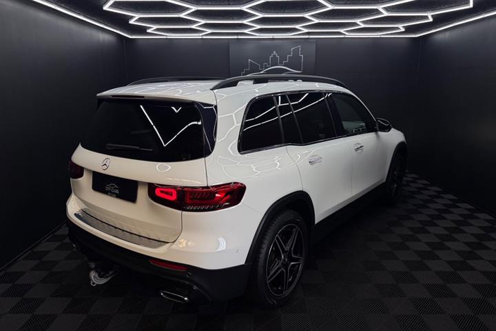 Hvid Mercedes GLB250 fra 2020