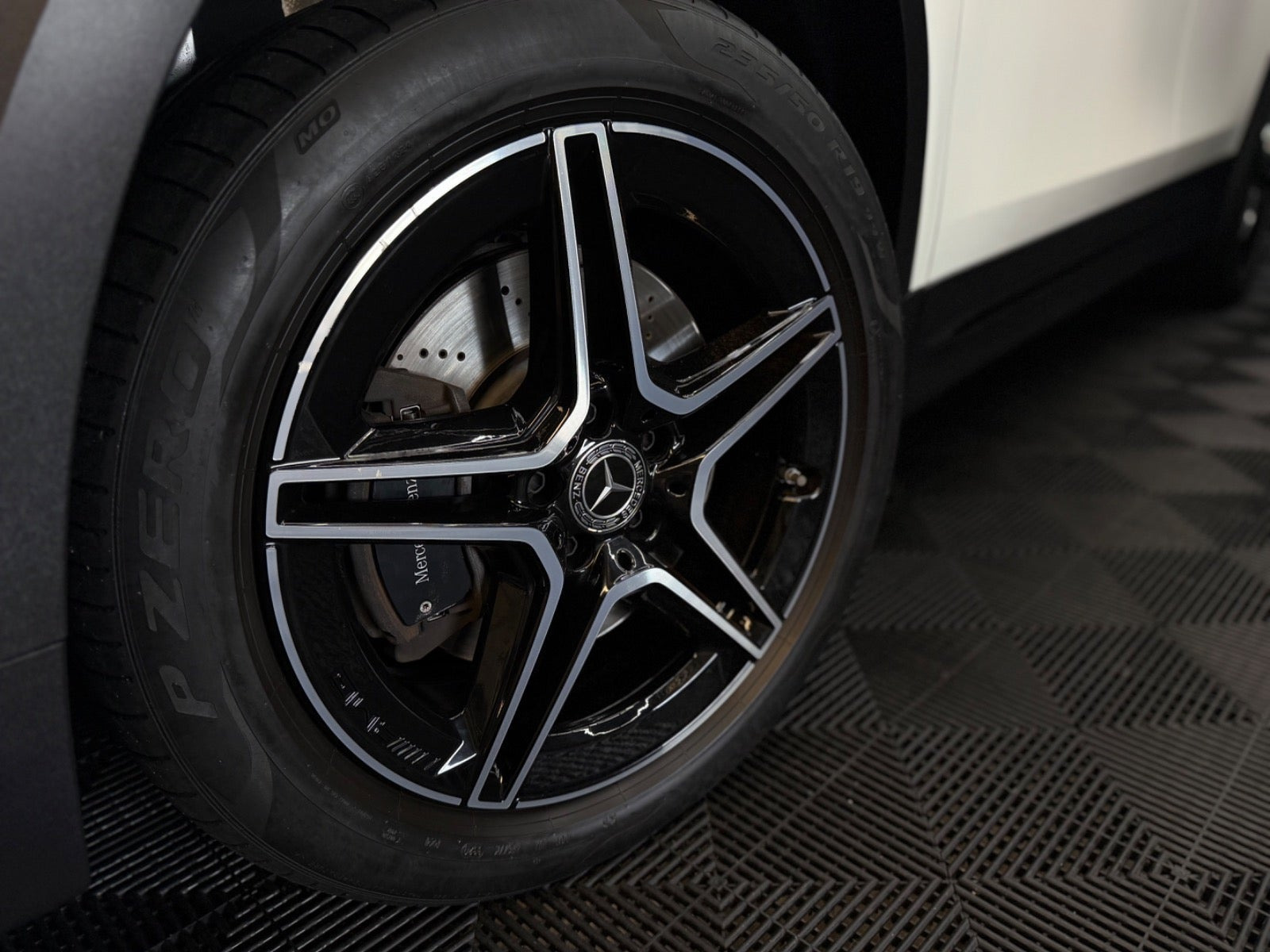 Hvid Mercedes GLB250 fra 2020