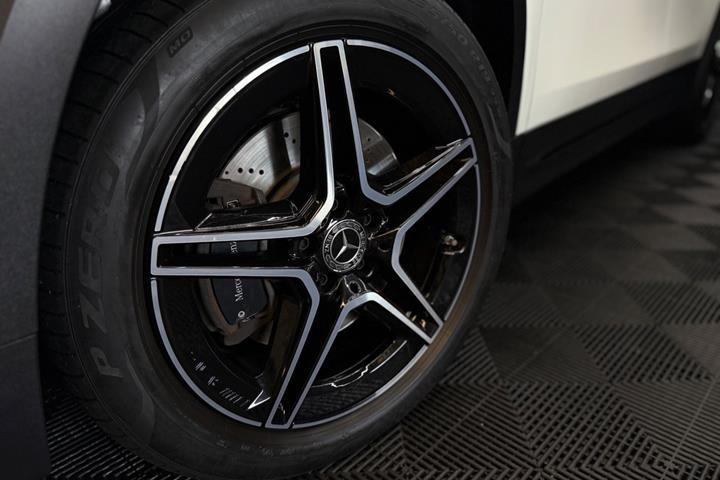 Hvid Mercedes GLB250 fra 2020