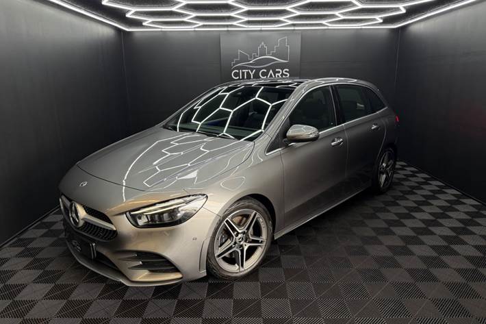 Grå Mercedes B220 d fra 2022