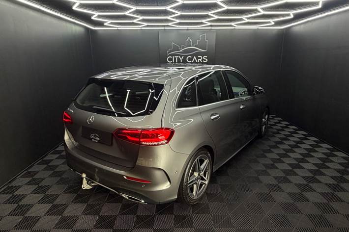 Grå Mercedes B220 d fra 2022