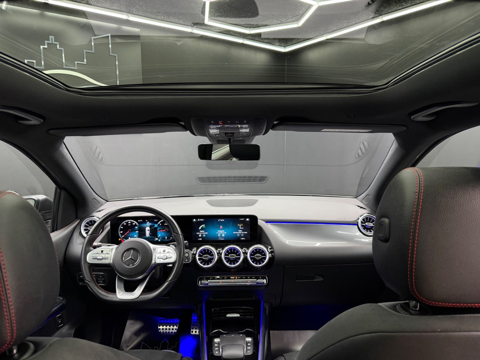 Grå Mercedes B220 d fra 2022