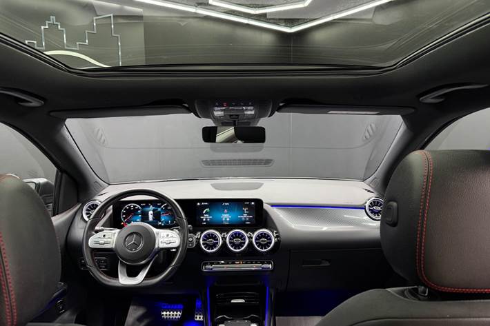 Grå Mercedes B220 d fra 2022