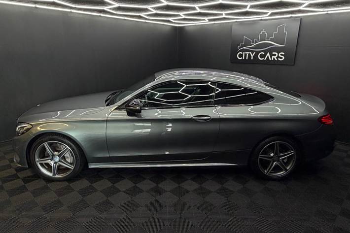 Grå Mercedes C300 fra 2016