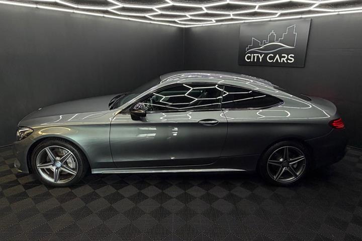 Grå Mercedes C300 fra 2016