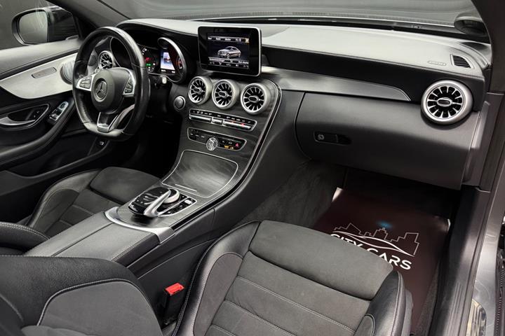 Grå Mercedes C300 fra 2016