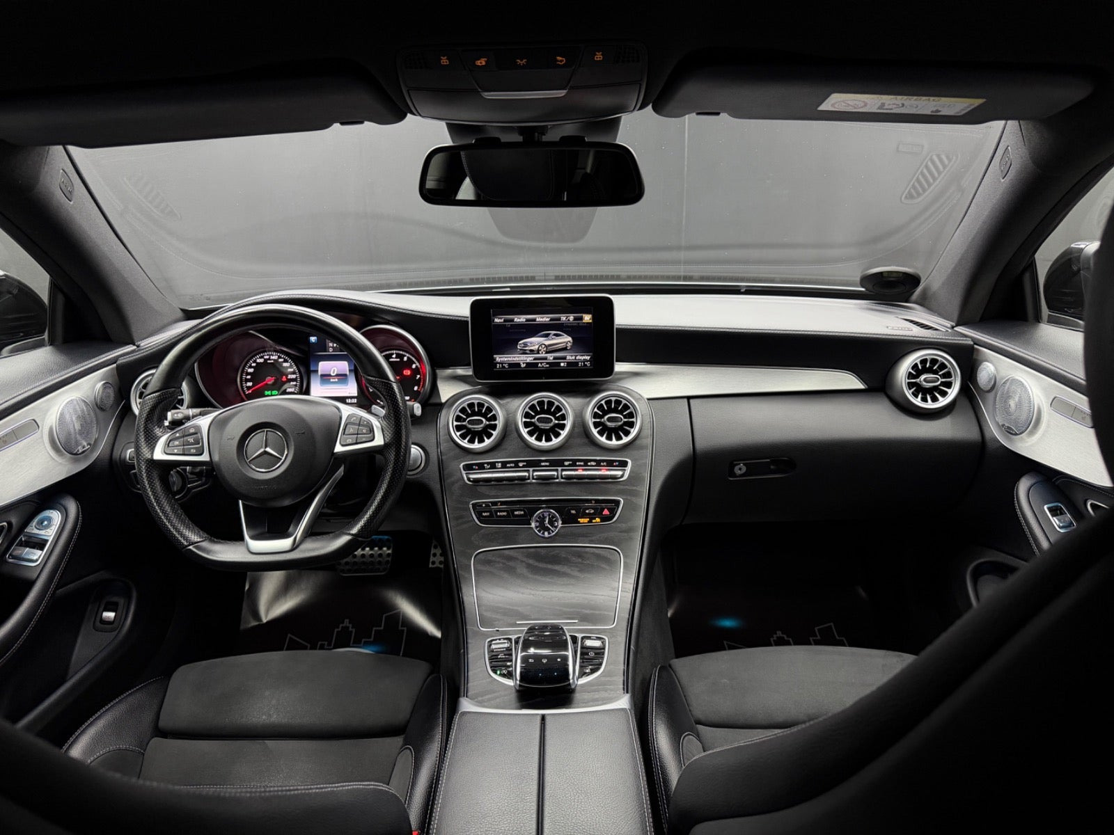Grå Mercedes C300 fra 2016