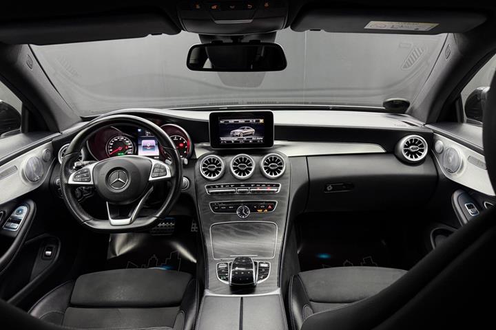 Grå Mercedes C300 fra 2016