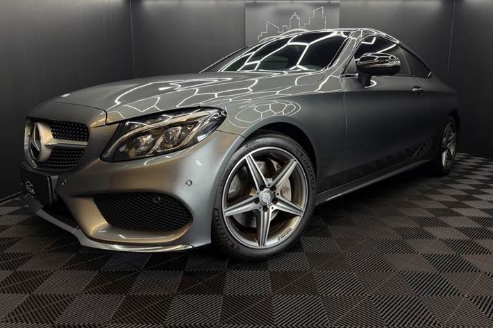 Grå Mercedes C300 fra 2016
