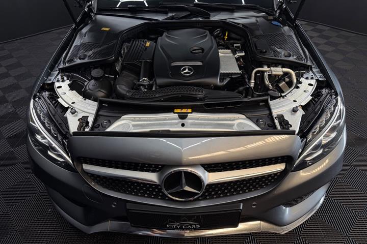Grå Mercedes C300 fra 2016