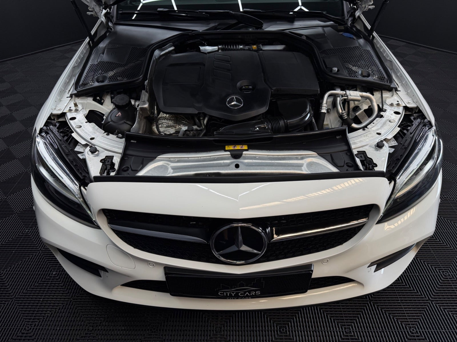 Hvid Mercedes C220 d fra 2021