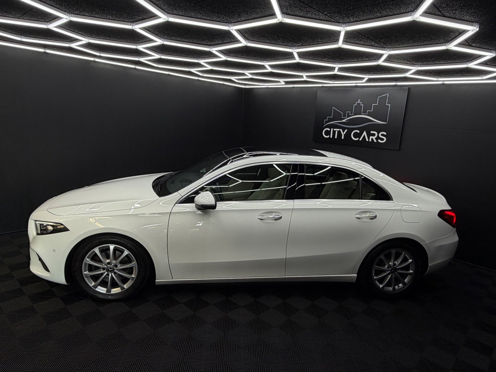 Hvid Mercedes A200 d fra 2020