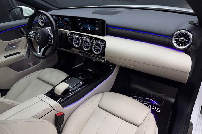 Hvid Mercedes A200 d fra 2020