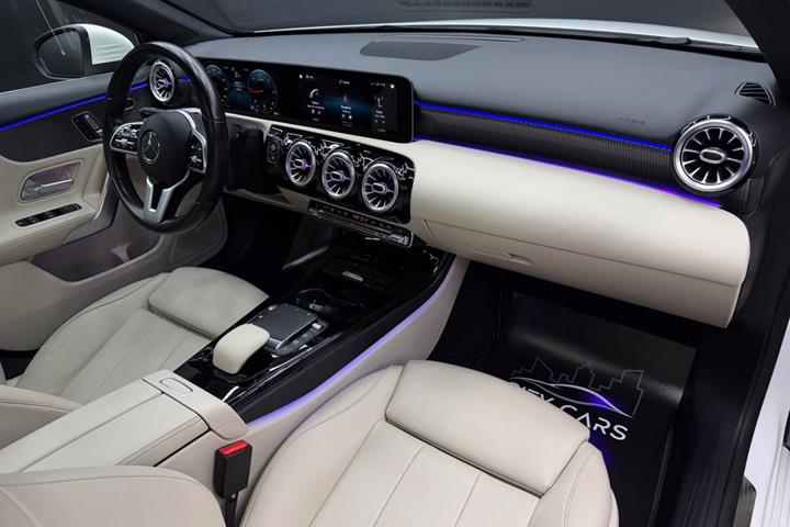 Hvid Mercedes A200 d fra 2020
